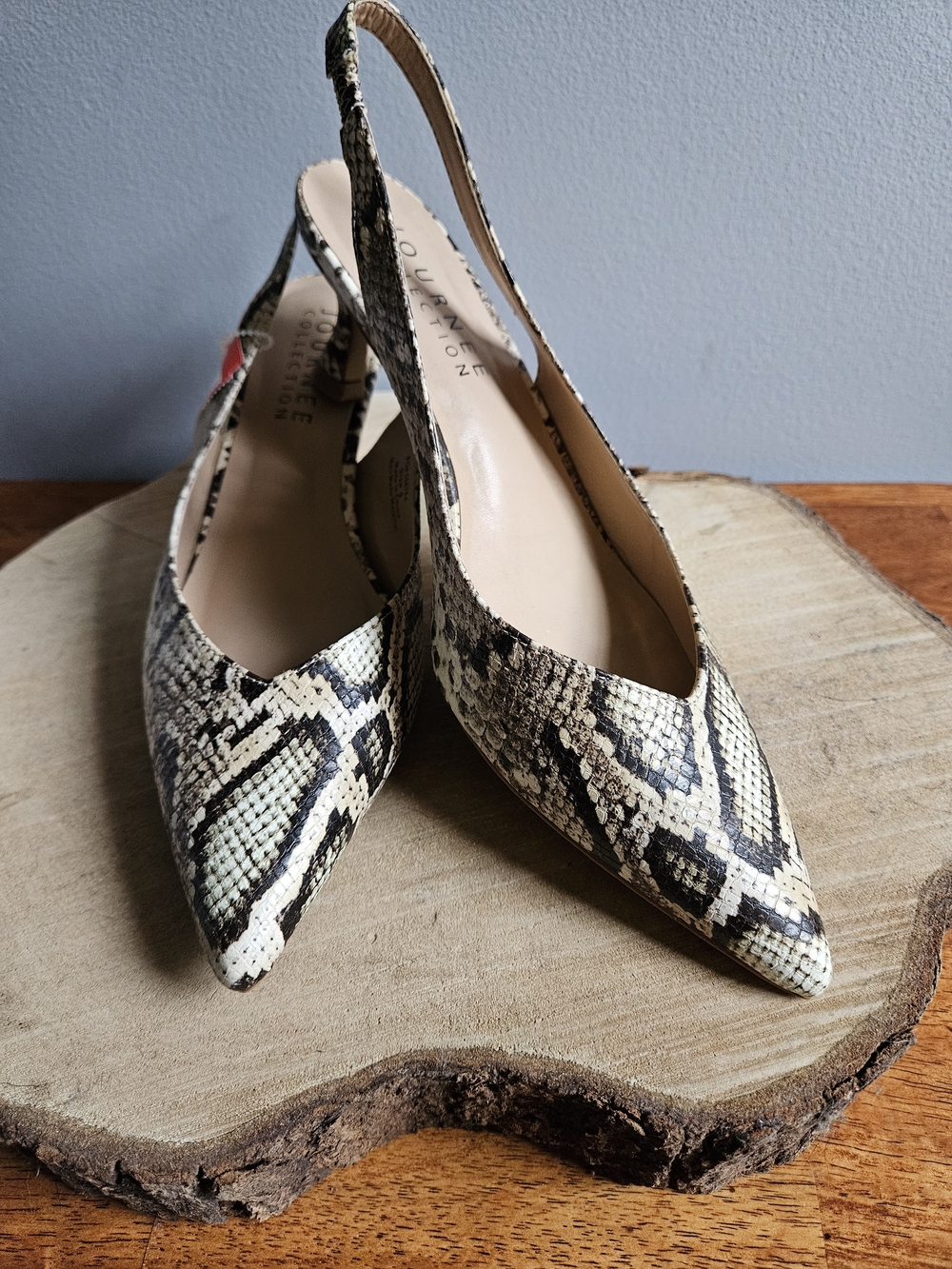 Women’s Pointed Slingback Pumps in Snake Print - Cream/Black